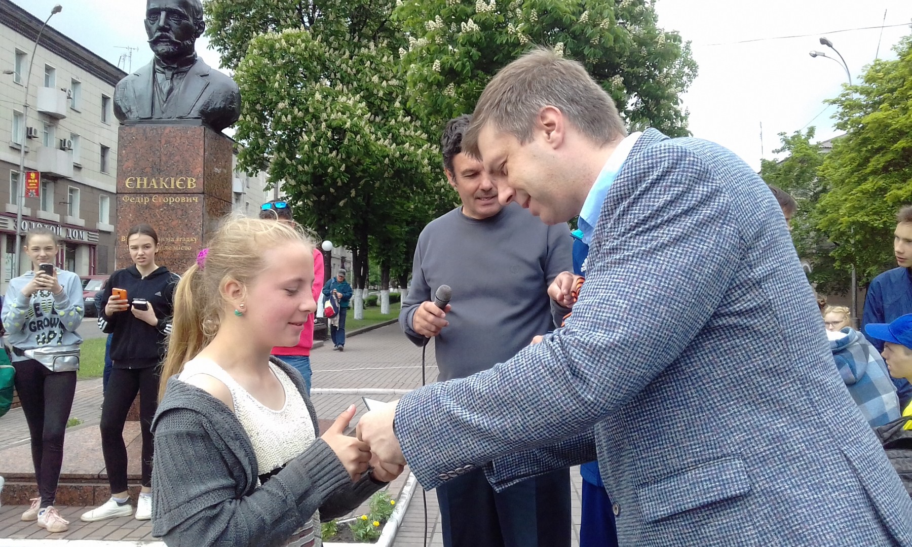 В честь Дня Победы в Енакиево прошел традиционный легкоатлетический забег —  Министерство молодежи, спорта и туризма ДНР